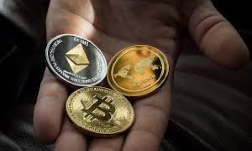 在TP钱包中，“HD”代表“Hierarchical Deterministic”（层级确定性）钱包。HD钱包是一种加密货币钱包，其地址是通过一定的算法生成的。这种钱包有几个显著特点和优势。

### HD钱包的原理

HD钱包使用一个主种子（seed）来生成一系列密钥对，用户可以从这个主种子中导出无限数量的公钥和私钥。这种方式的好处在于，用户只需要记住一个种子，就能够恢复整个钱包中的所有地址和资产。

### HD钱包的优势

1. **安全性**：由于HD钱包使用种子生成密钥，即使某个地址被攻击者获取，其它地址仍然安全无虞。
   
2. **易用性**：用户只需管理一组种子或助记词，而不是每一个地址和私钥。

3. **隐私性**：每次交易可以使用不同的地址，增强了隐私保护能力。

4. **备份与恢复**：只需备份主种子即可恢复所有相关的地址和余额，简化了备份过程。

### HD钱包的使用

在TP钱包中，用户可以利用HD功能创建多个子账号，方便管理不同的资产。此外，每个子账号都可以生成多个地址，用于接收和发送不同的加密货币。

### 如何使用TP钱包的HD功能

1. **创建HD钱包**：
   - 打开TP钱包应用，选择创建新钱包。
   - 系统会生成一个种子或助记词，并请你务必妥善保管。

2. **管理子账号**：
   - 用户可以通过钱包管理界面，将不同加密货币分配到不同的子账号中。
   - 每个子账号都可以独立管理，用户可以更灵活地应对市场变化。

3. **备份与恢复**：
   - 定期备份种子，将其存储在安全的地方。
   - 如果需要恢复钱包，只需输入种子或助记词即可。

### 结论

TP钱包中的HD功能为用户提供了安全、灵活和易用的加密货币管理方式。通过了解和利用HD钱包的特性，用户能够更好地管理自己的数字资产。

如果你对HD钱包有更深入的疑问，以下是一些相关的问题：

#### 1. HD钱包跟普通钱包的区别是什么？

#### 2. HD钱包是如何生成密钥的？

#### 3. 如何安全存储HD钱包的种子？

#### 4. 使用HD钱包时有哪些常见的风险？ 

接下来，我们将详细探讨这些问题。